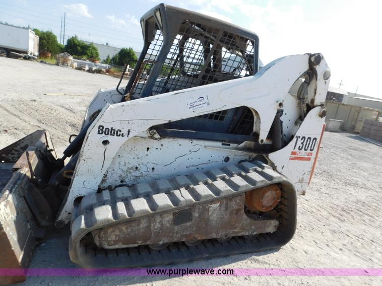 image for item L5899 2005 Bobcat T300 Turbo skid steer