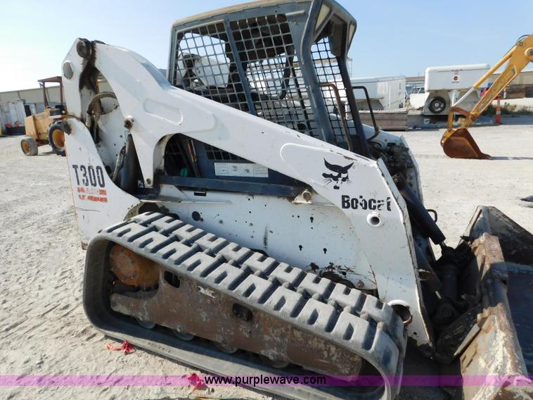 image for item L5899 2005 Bobcat T300 Turbo skid steer