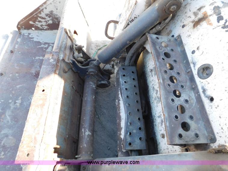 image for item L5899 2005 Bobcat T300 Turbo skid steer