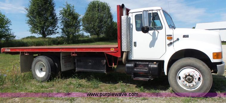 image for item L6106 1994 International 4900 flatbed dump truck