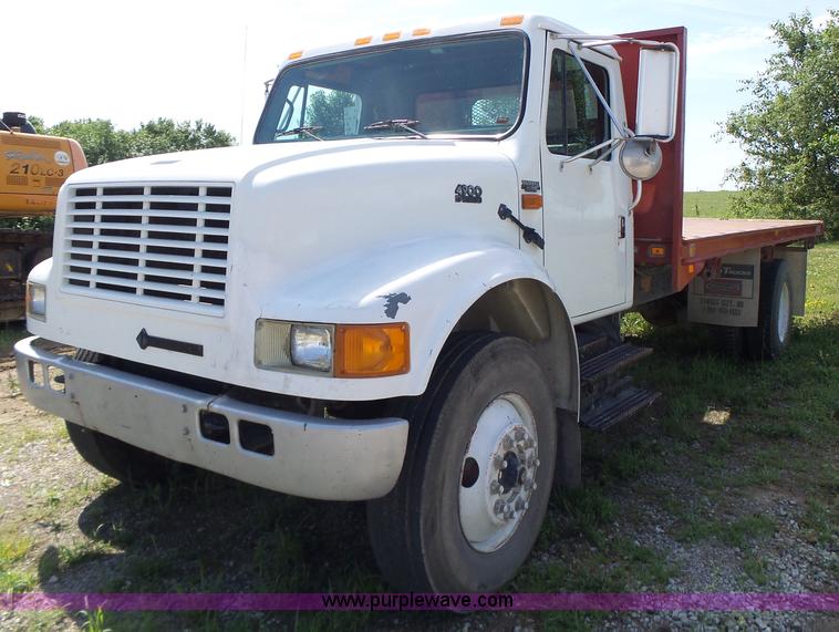 image for item L6106 1994 International 4900 flatbed dump truck