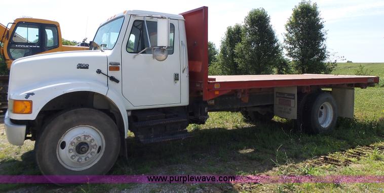 image for item L6106 1994 International 4900 flatbed dump truck