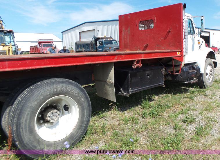 image for item L6106 1994 International 4900 flatbed dump truck