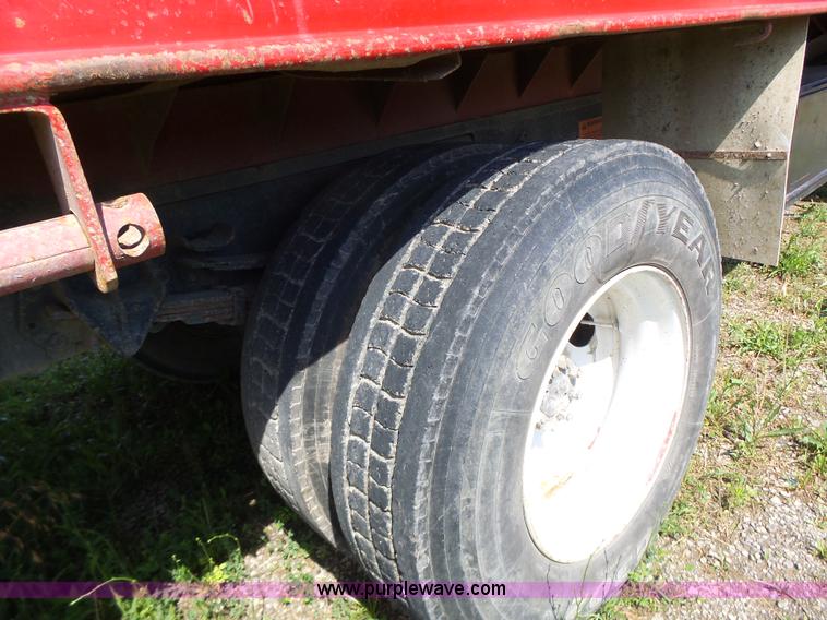 image for item L6106 1994 International 4900 flatbed dump truck