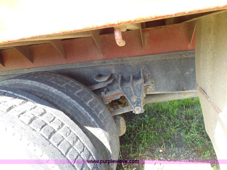 image for item L6106 1994 International 4900 flatbed dump truck