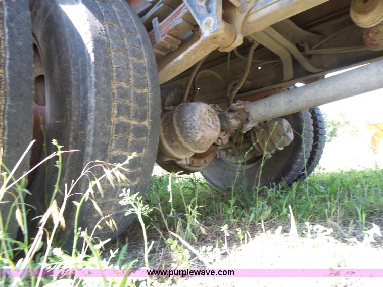 image for item L6106 1994 International 4900 flatbed dump truck