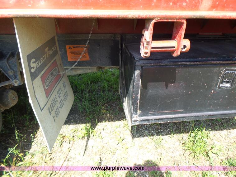 image for item L6106 1994 International 4900 flatbed dump truck