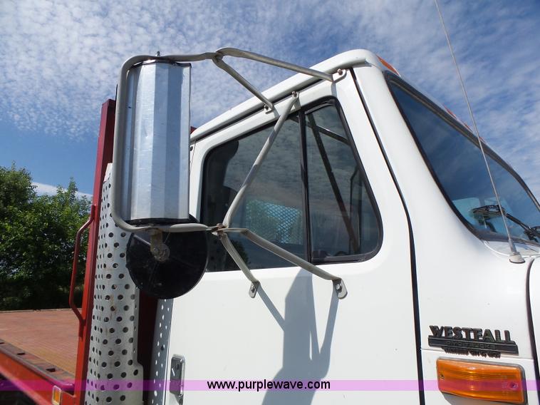 image for item L6106 1994 International 4900 flatbed dump truck