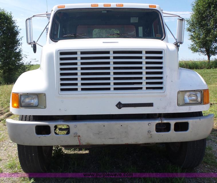 image for item L6106 1994 International 4900 flatbed dump truck