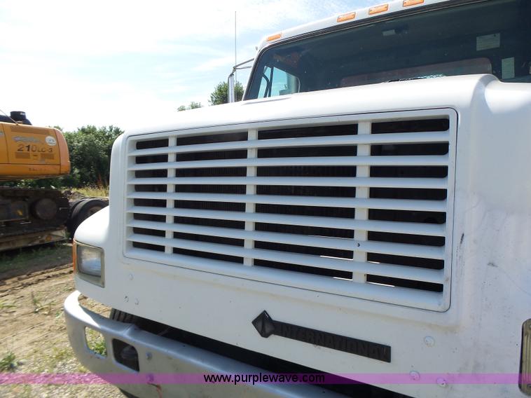 image for item L6106 1994 International 4900 flatbed dump truck