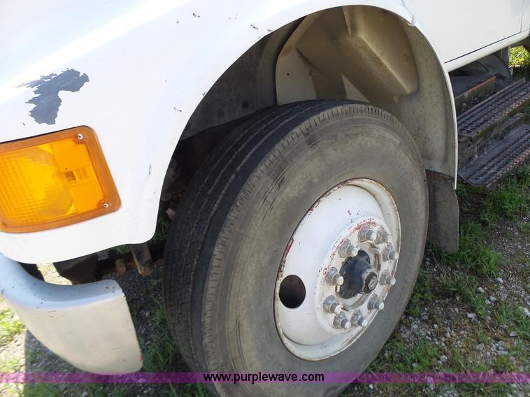 image for item L6106 1994 International 4900 flatbed dump truck