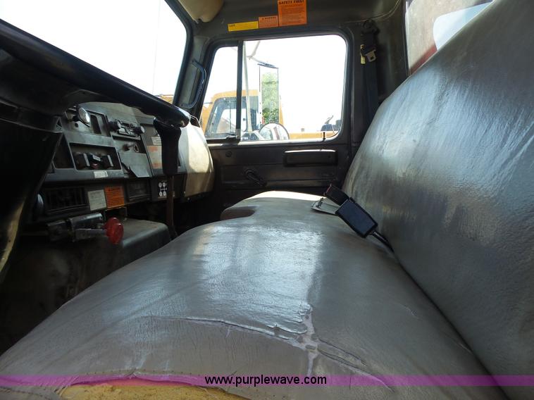 image for item L6106 1994 International 4900 flatbed dump truck