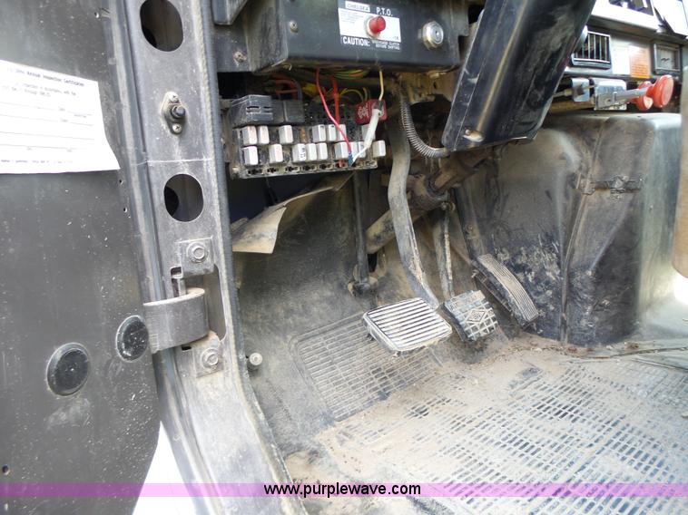 image for item L6106 1994 International 4900 flatbed dump truck