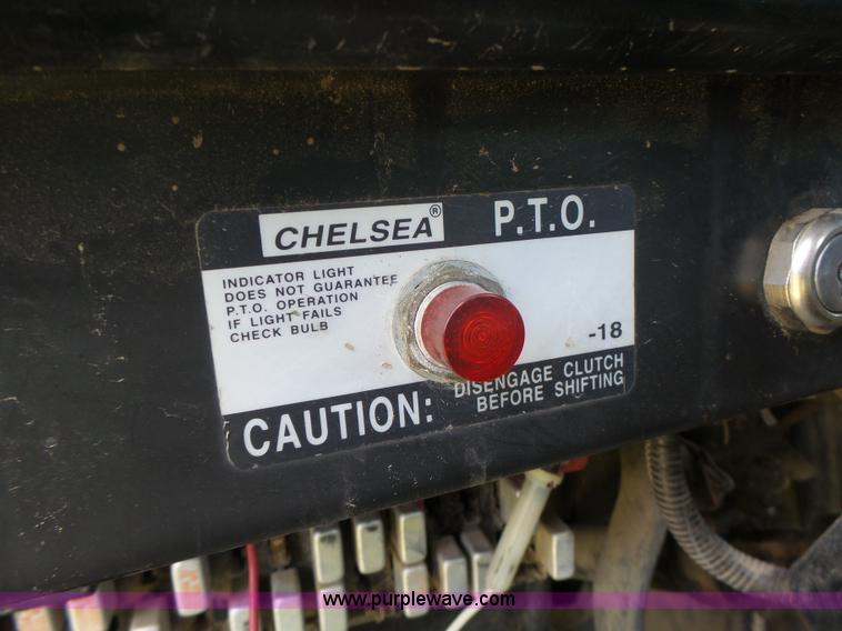 image for item L6106 1994 International 4900 flatbed dump truck