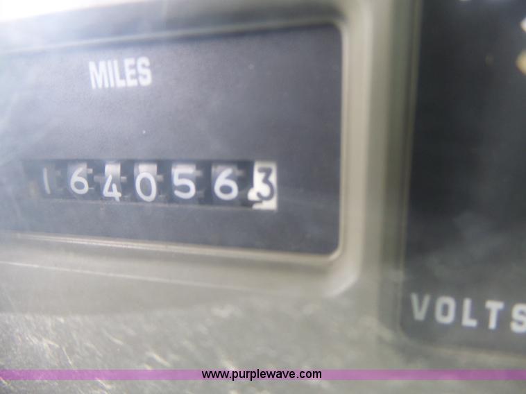 image for item L6106 1994 International 4900 flatbed dump truck