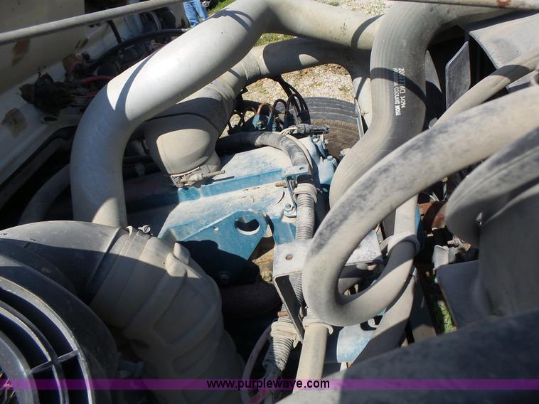 image for item L6106 1994 International 4900 flatbed dump truck