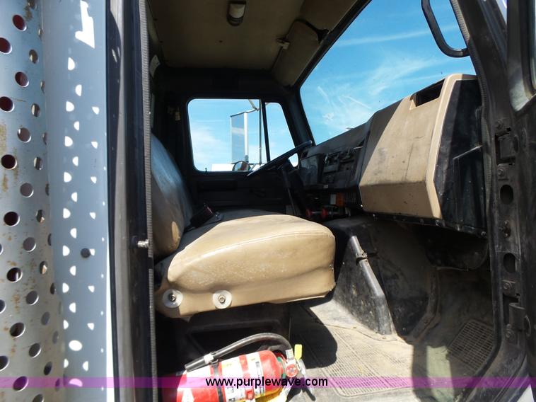 image for item L6106 1994 International 4900 flatbed dump truck