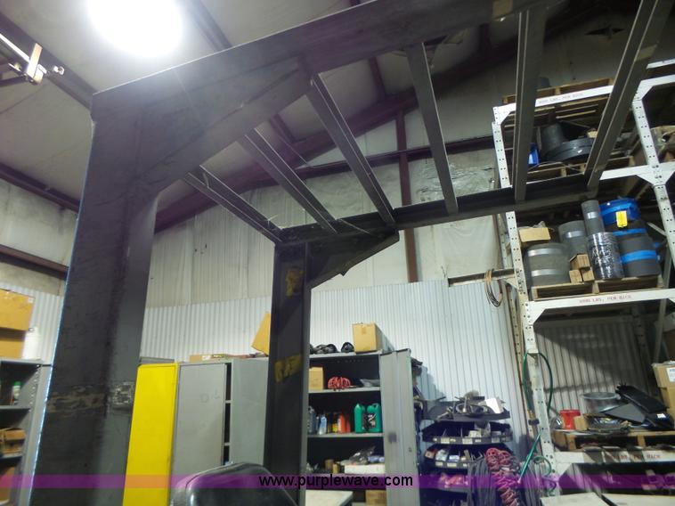 image for item L6120 Clarke 505-208 floor scrubber