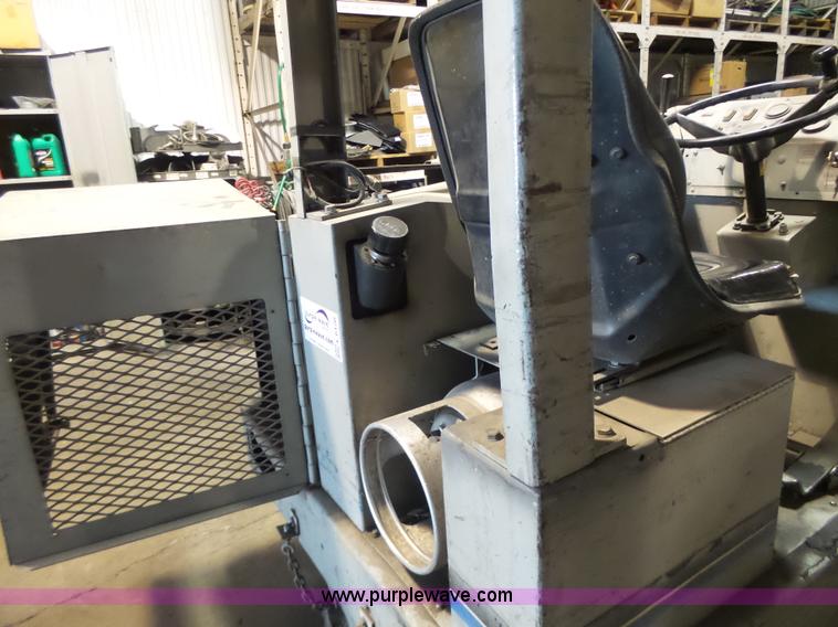 image for item L6120 Clarke 505-208 floor scrubber