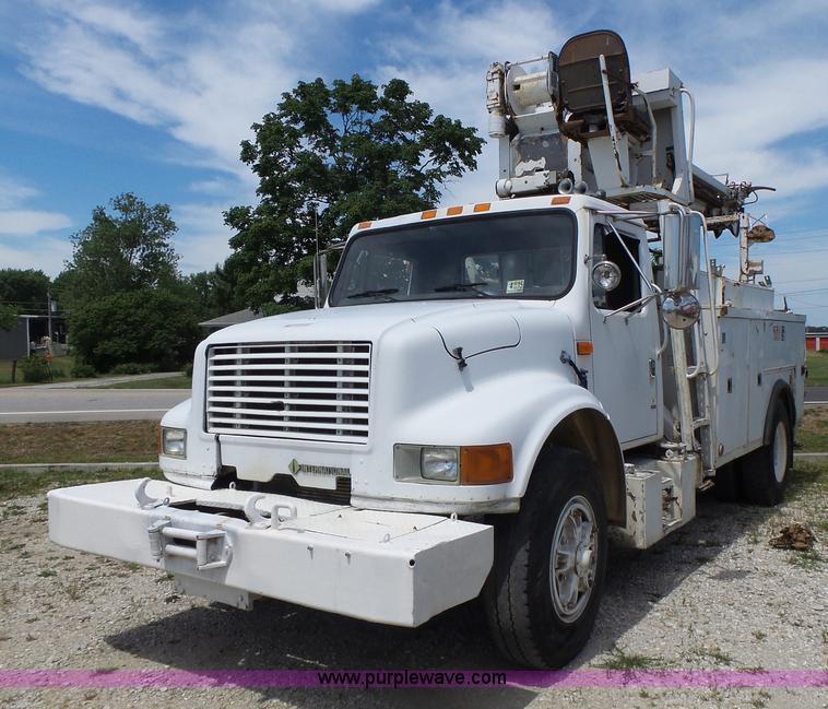 image for item L6160 1992 International 4900 bucket truck