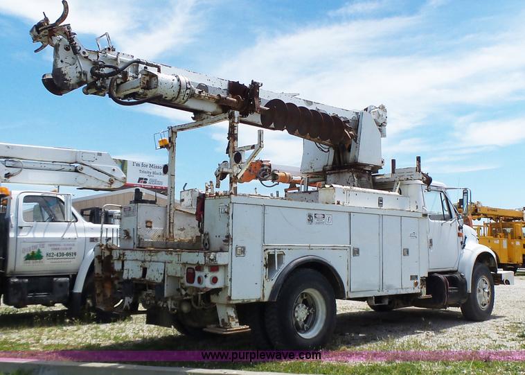 image for item L6160 1992 International 4900 bucket truck