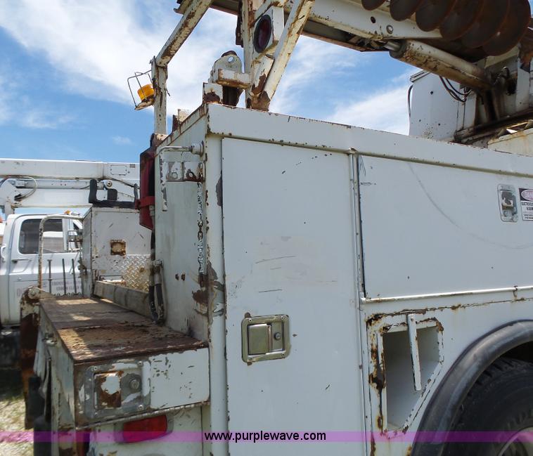 image for item L6160 1992 International 4900 bucket truck