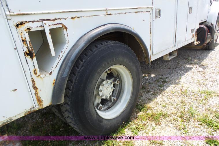 image for item L6160 1992 International 4900 bucket truck