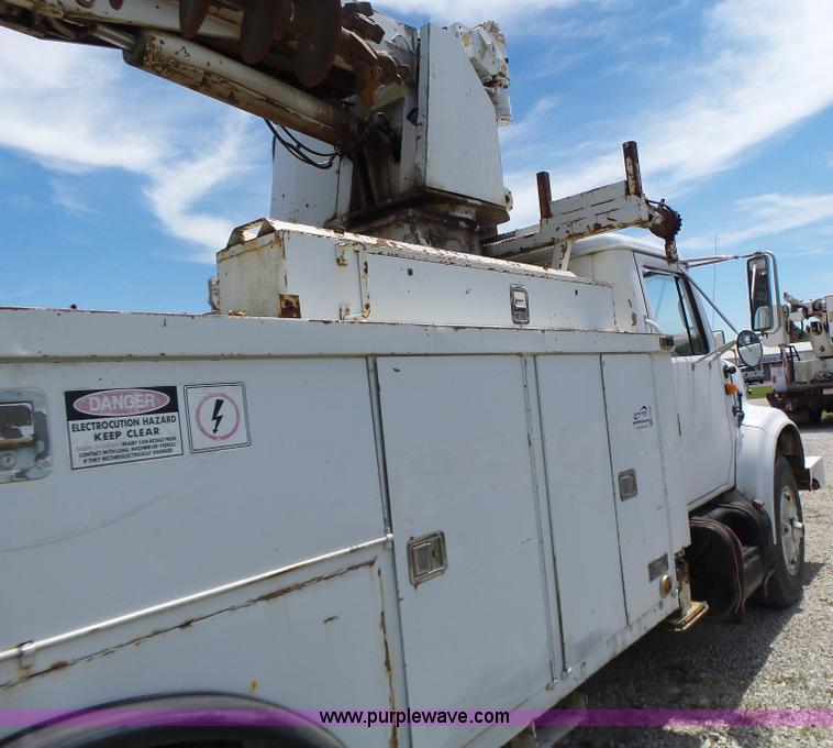 image for item L6160 1992 International 4900 bucket truck
