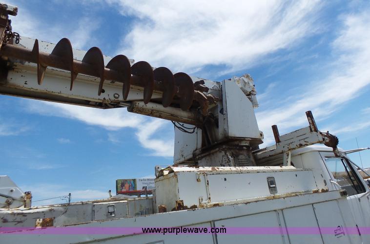 image for item L6160 1992 International 4900 bucket truck