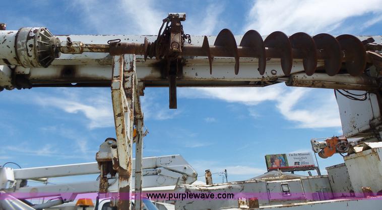 image for item L6160 1992 International 4900 bucket truck