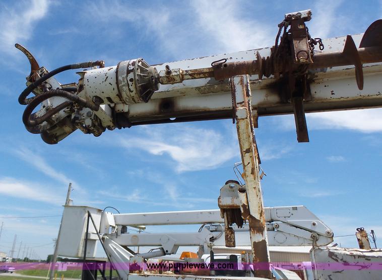 image for item L6160 1992 International 4900 bucket truck