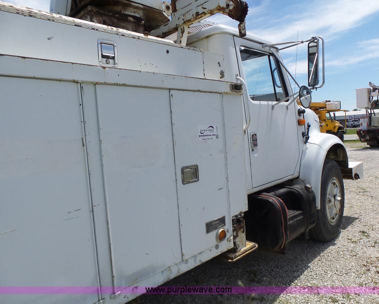image for item L6160 1992 International 4900 bucket truck