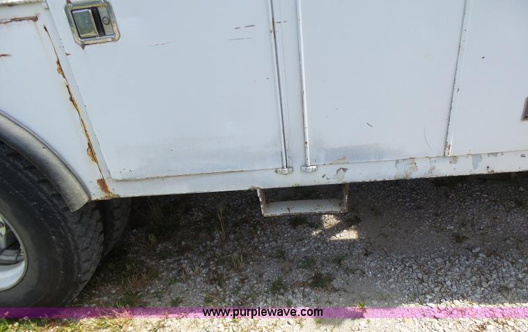 image for item L6160 1992 International 4900 bucket truck