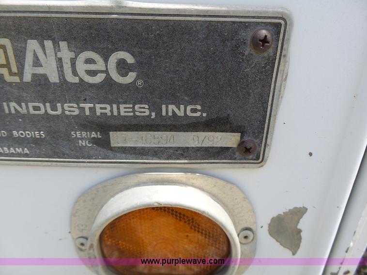 image for item L6160 1992 International 4900 bucket truck