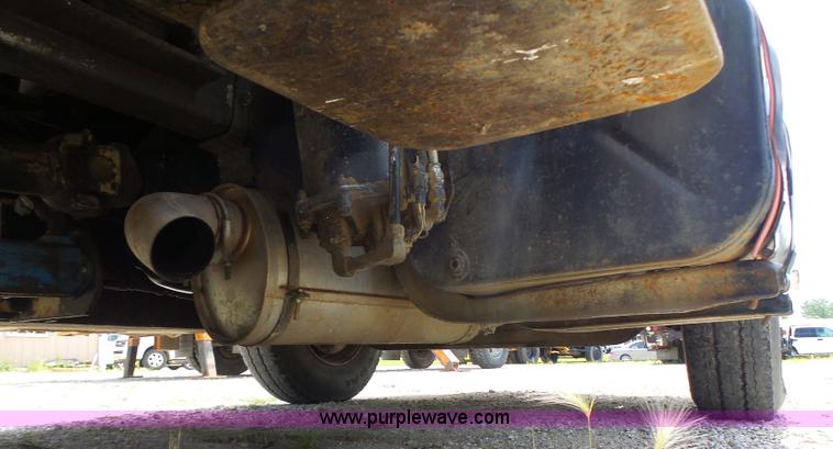 image for item L6160 1992 International 4900 bucket truck