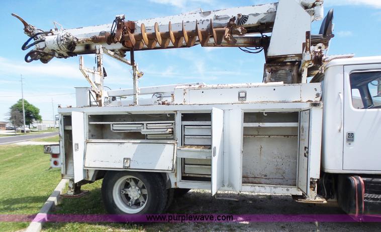 image for item L6160 1992 International 4900 bucket truck