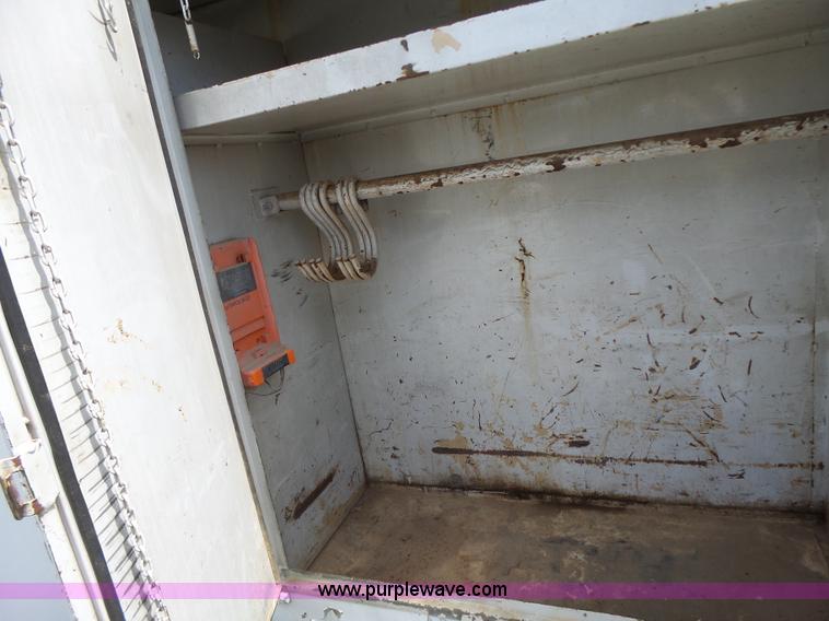 image for item L6160 1992 International 4900 bucket truck