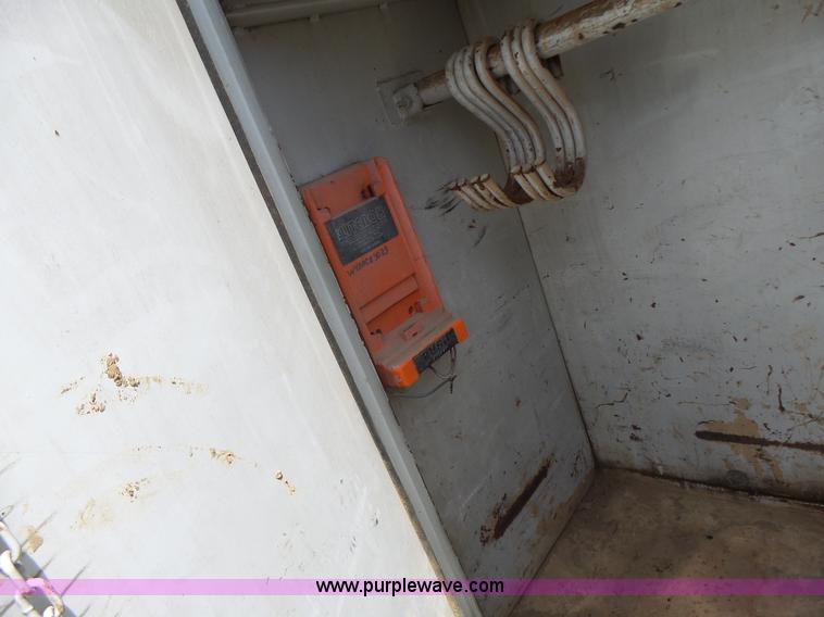 image for item L6160 1992 International 4900 bucket truck