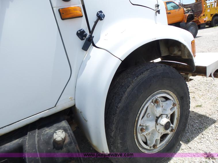 image for item L6160 1992 International 4900 bucket truck