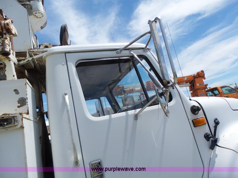 image for item L6160 1992 International 4900 bucket truck