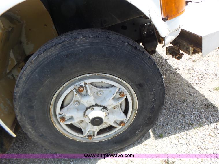 image for item L6160 1992 International 4900 bucket truck