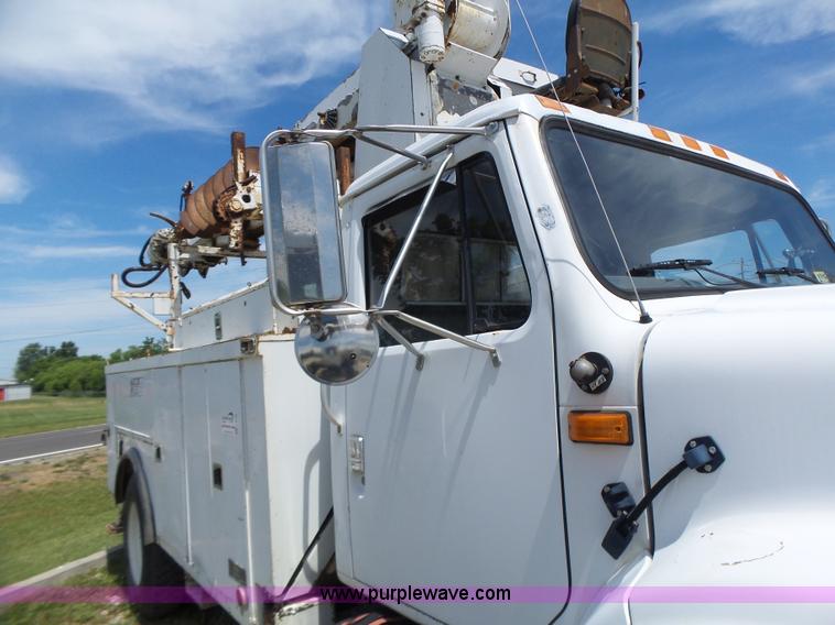 image for item L6160 1992 International 4900 bucket truck