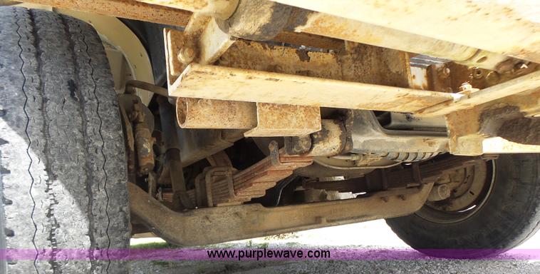 image for item L6160 1992 International 4900 bucket truck