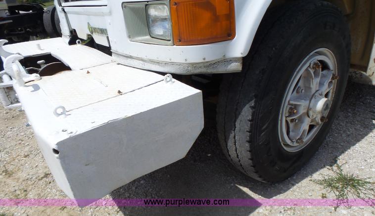 image for item L6160 1992 International 4900 bucket truck