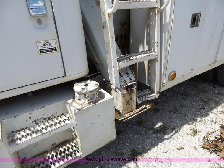 image for item L6160 1992 International 4900 bucket truck