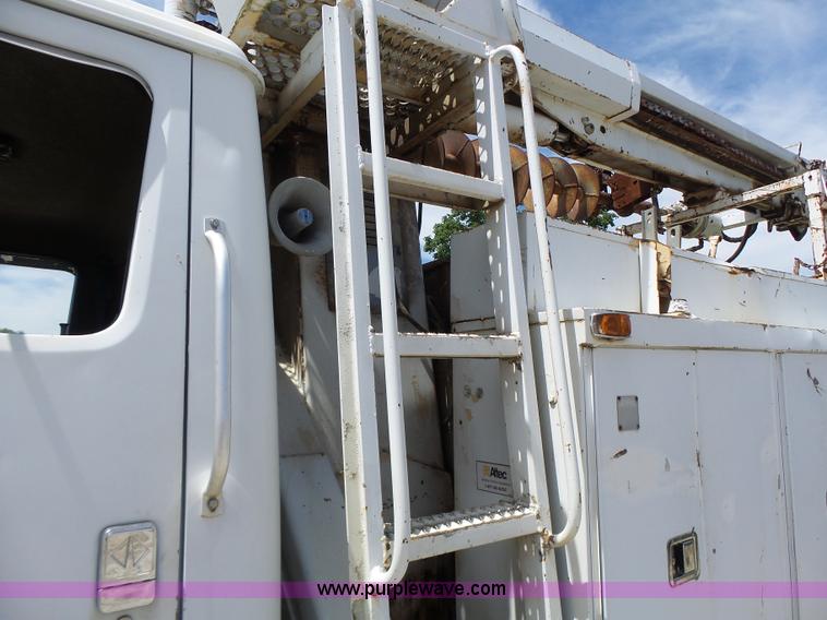 image for item L6160 1992 International 4900 bucket truck