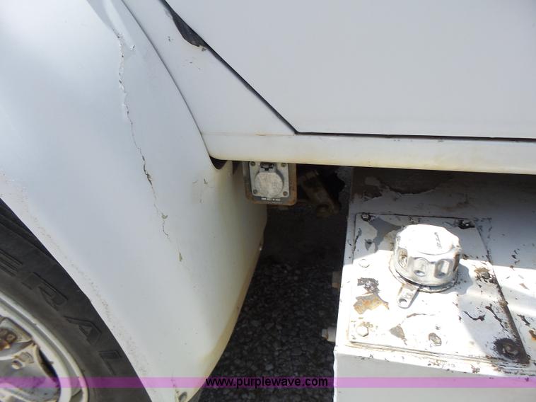 image for item L6160 1992 International 4900 bucket truck