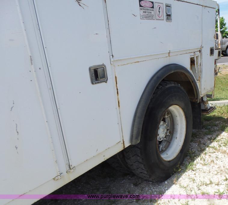 image for item L6160 1992 International 4900 bucket truck