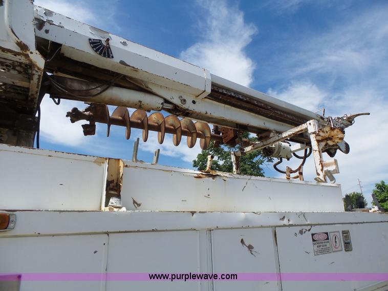 image for item L6160 1992 International 4900 bucket truck