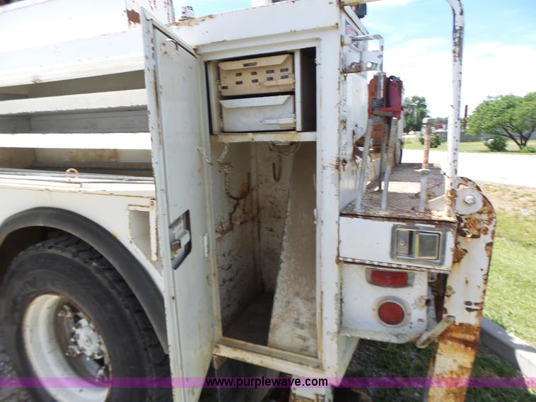 image for item L6160 1992 International 4900 bucket truck